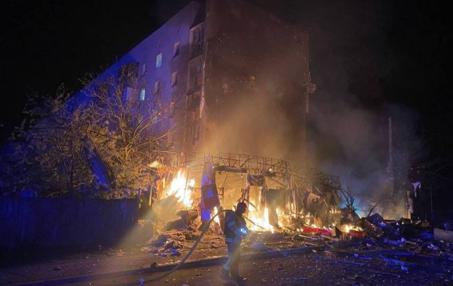 Появились первые фото последствий ночной атаки РФ на Киевскую область