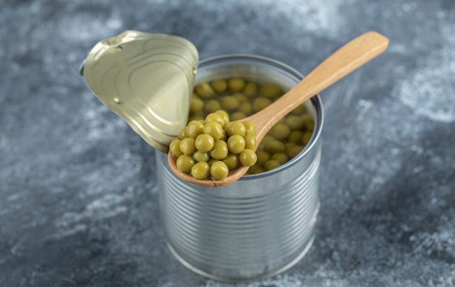 Чому не потрібно зливати рідину із банок з консервованим горошком