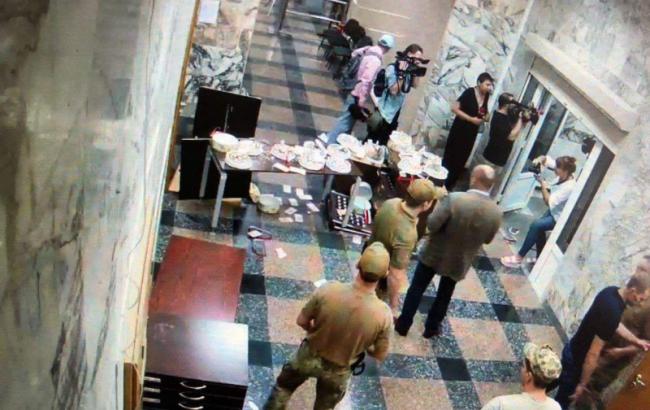 НАБУ опубликовало видео, как неизвестные ворвались в ведомство