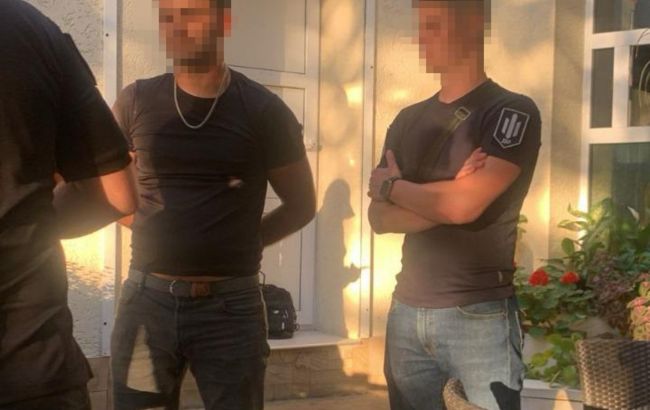 Вимагав плату за відгул на сушу. Викрито одного з командирів судна ВМС