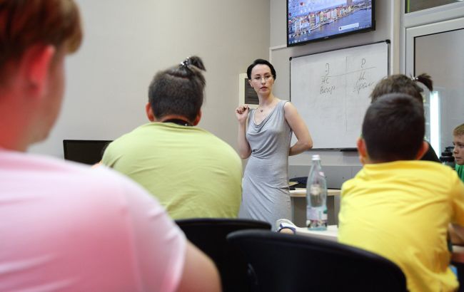 Навіть приватні школи України потерпають від браку вчителів: як вони рятують ситуацію?