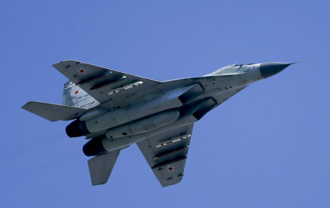 В Армении российский истребитель протаранил столб (фото)