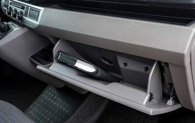 Эти предметы обязательно нужно иметь в бардачке машины: могут помочь в любой ситуации