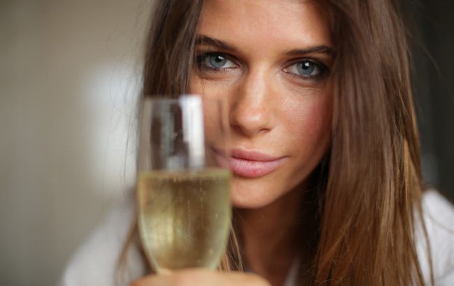 Ученые выяснили, как бороться с жутким похмельем: поможет специальный раствор