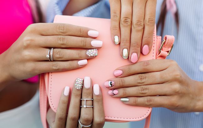 Никто и не заметит: дизайн маникюра, где не видно, что он отрос