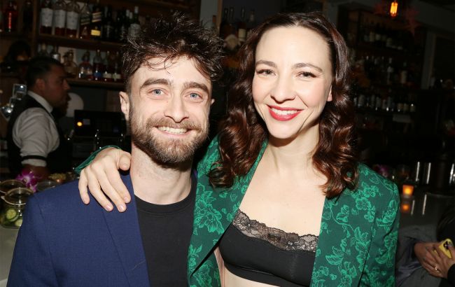 "Гаррі Поттер" Редкліфф вивів у світ красуню дружину: як зараз виглядає зіркова пара (фото)