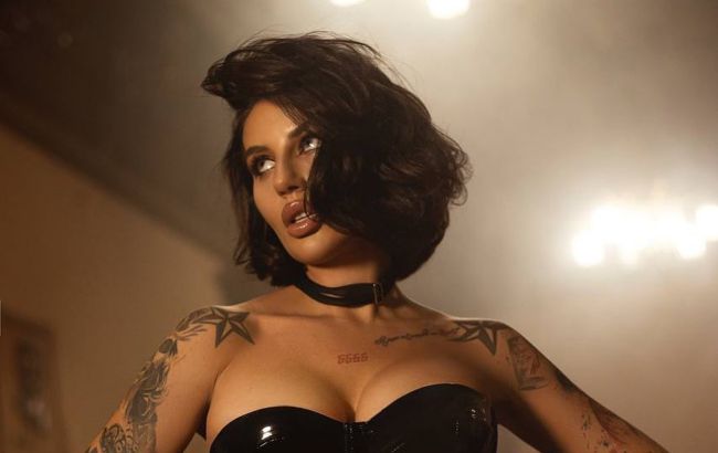 Скандальна блогерка Алхім потанцювала під російську музику біля алеї загиблих воїнів: мережа лютує