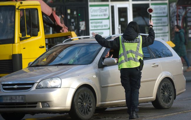 В Киеве со стрельбой задержали водителя, который наехал на патрульного (видео)