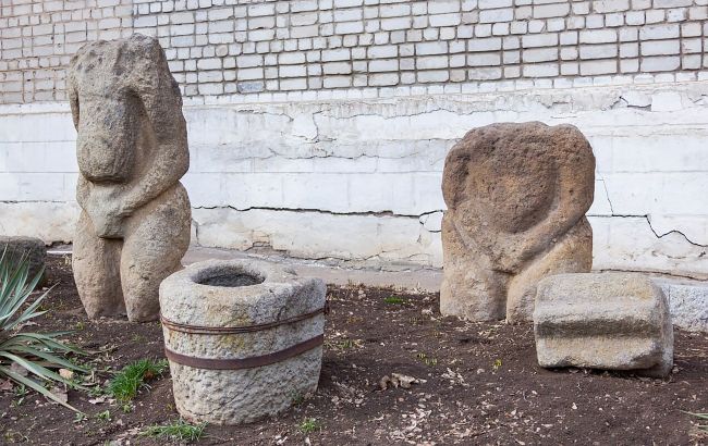 Не пережили "русского міра". Окупанти на Луганщині пошкодили кам&rsquo;яні баби X-XI століть