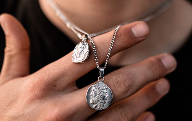 Как нужно хранить серебряные изделия, чтобы они не темнели: лучшие способы