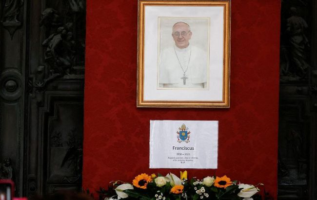 З'їдуться світові лідери, а охоронятимуть винищувачі. Головне про похорон Папи Римського