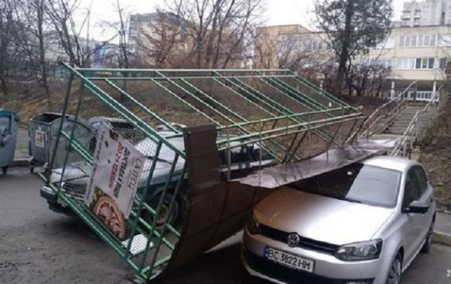 Шквальний вітер у Львові завдав серйозних збитків