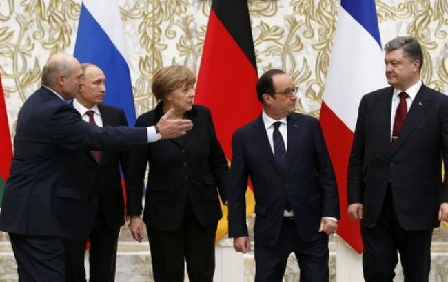 Участники "нормандской четверки" провели протокольную съемку и перешли в большой зал