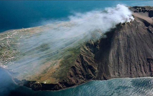 В Италии при извержении вулкана погиб человек