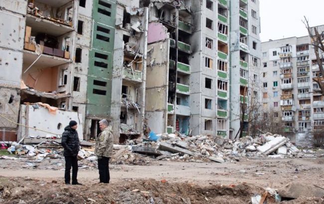 Порошенко привез в Чернигов генераторы, продукты, лекарства и призвал поддержать восстановление города