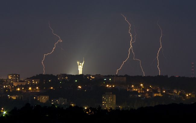 В Киеве и области до конца дня ожидаются грозы