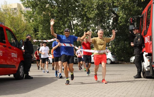 Украинский спасатель пробежал из Киева в Варшаву, преодолел 850 км за 14 дней (фото)