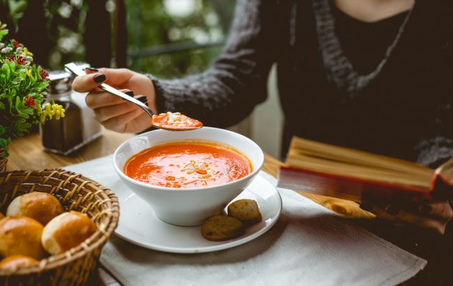 Чому не можна готувати "виварки" супу та повторно його розігрівати: неочікувана причина