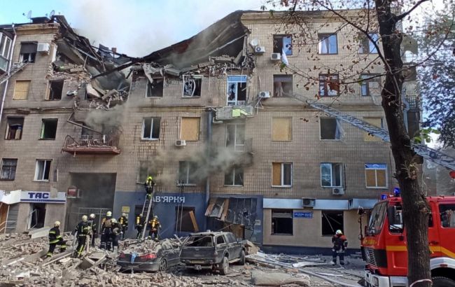 Утренний обстрел центра Харькова: появились фото последствий