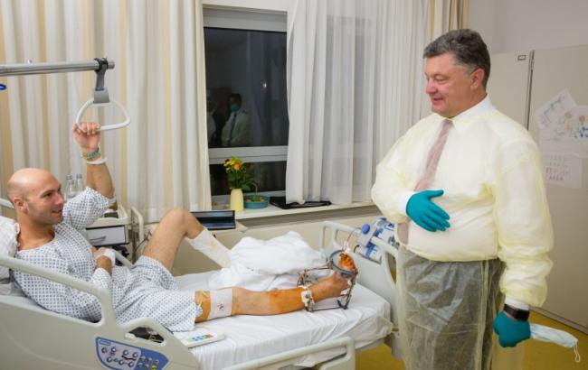 Порошенко: Германия продолжит оказывать помощь в лечении бойцов АТО
