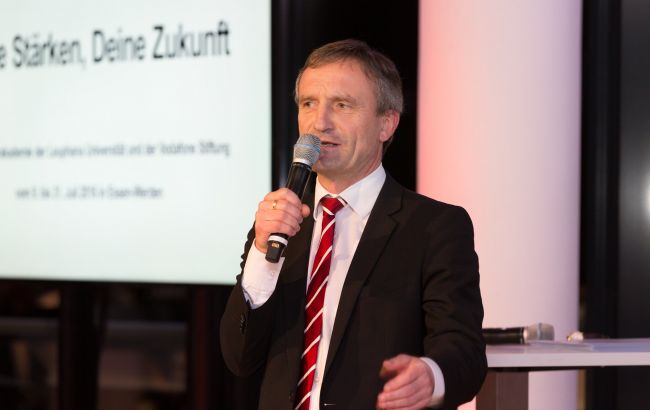 Политик руководящей партии Германии заявил о сомнении относительно преступлений России в Украине