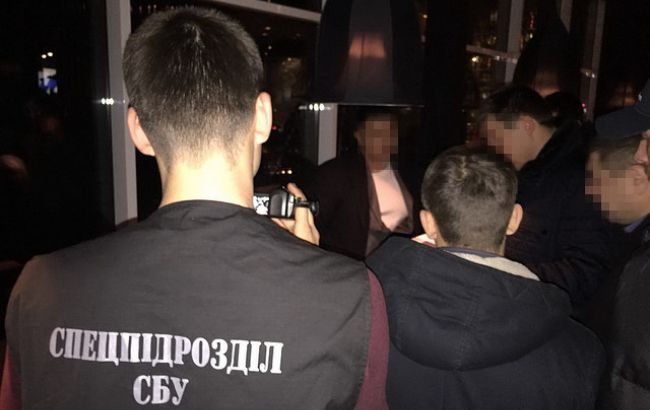 СБУ задержала чиновников военного концерна за вымогательство 900 тыс. долларов