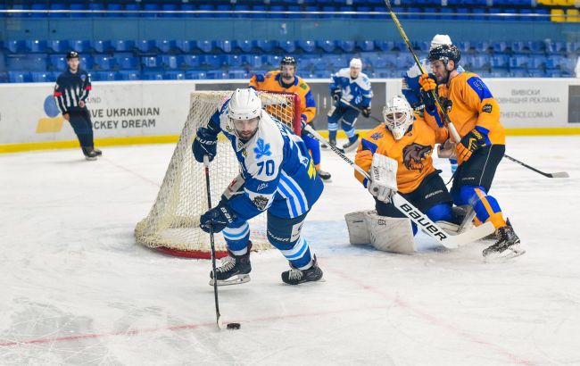 "Сокіл" відпустив капітана команди до Європи