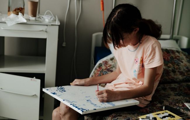 Фотография мамы стала последней: 13-летняя Катя осталась сиротой из-за обстрела вокзала в Краматорске