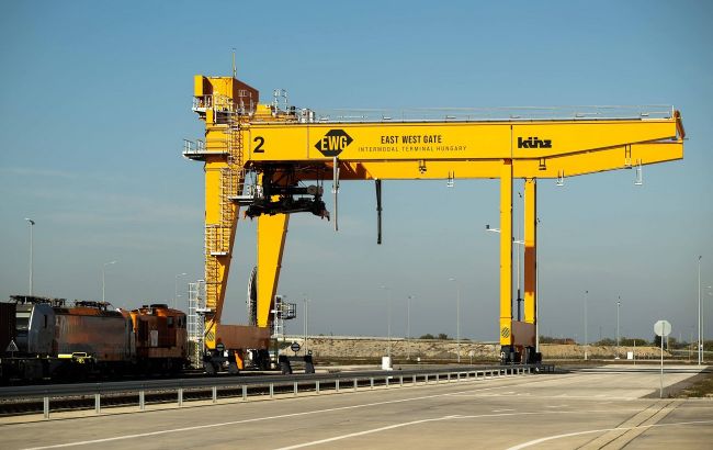 Угорщина відкрила залізничний термінал для перевезення українського зерна (фото)