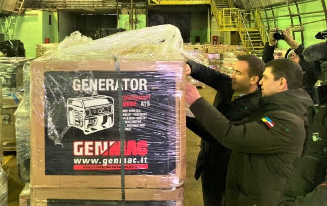 З Риги до Києва відправили 100 теплових гармат та майже 50 генераторів