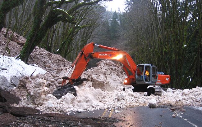 В Карпатах сохраняется высокая лавинная опасность