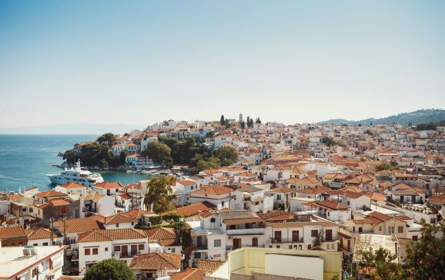 Греция готова принимать туристов лишь из 20 стран