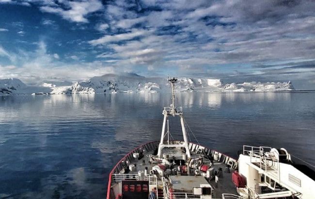 Український криголам прибув до станції Вернадського: полярники показали неймовірні фото