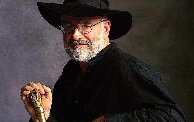 Умер писатель Терри Пратчетт