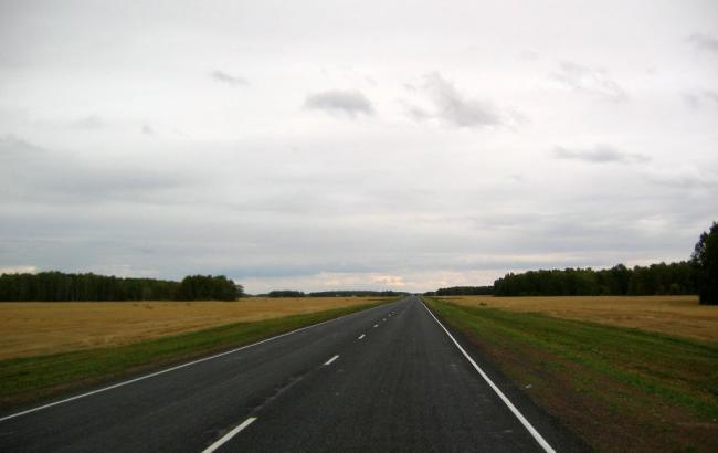 У Каліфорнії легкомоторний літак упав на шосе, одна людина загинула