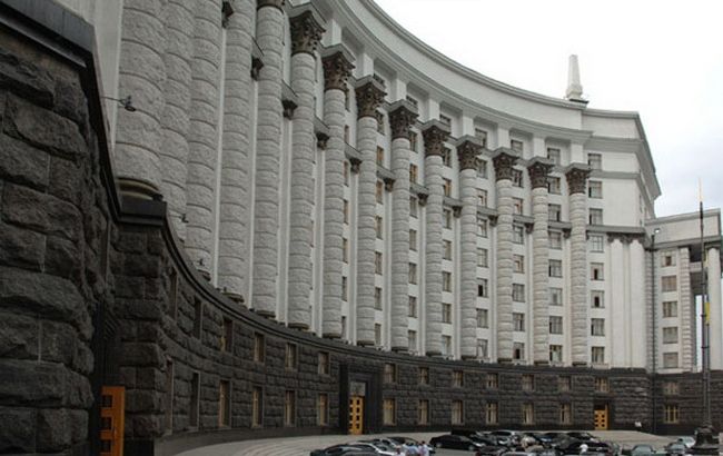 Кабмин одобрил условия совершения сделок по госдолгу в 2015 г