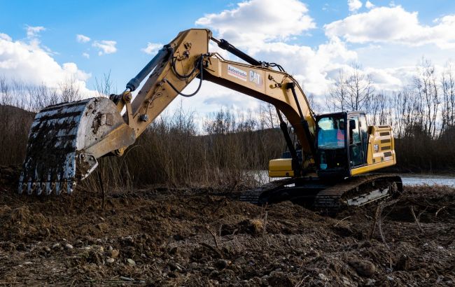 З'єднає Україну та Румунію. Дорожники почали встановлювати перший міст від Норвегії