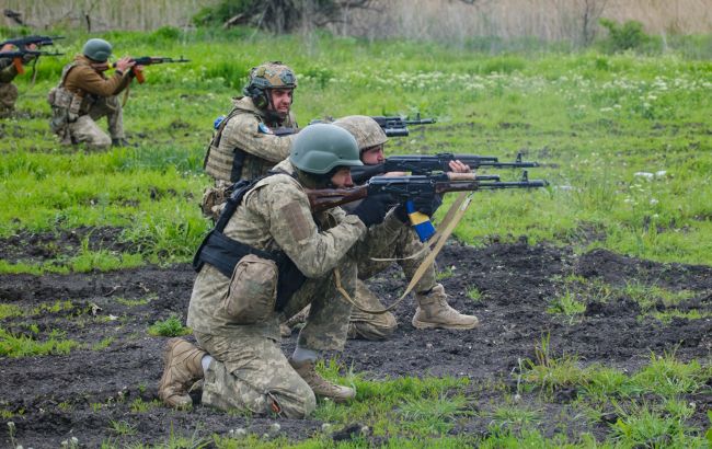 Рекрутинг у ЗСУ 2023: які вакансії пропонують українцям і скільки платять