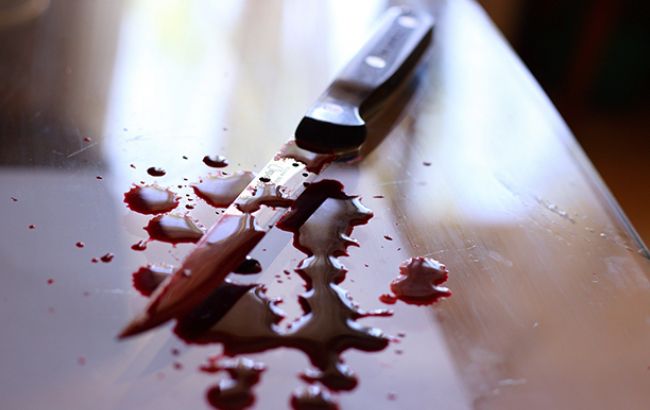 В Киеве мужчина поранил ножом троих людей