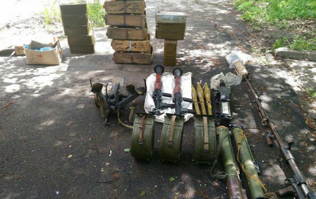 СБУ виявила в зоні АТО дві схованки зі зброєю