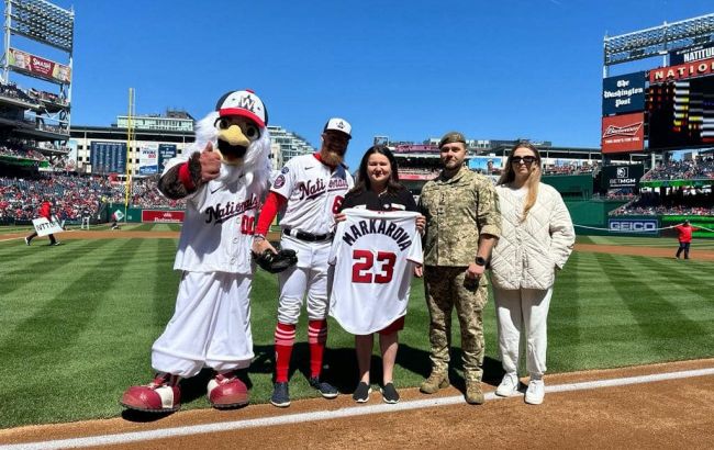 Посол України Маркарова першою подачею відкрила бейсбольний сезон у США