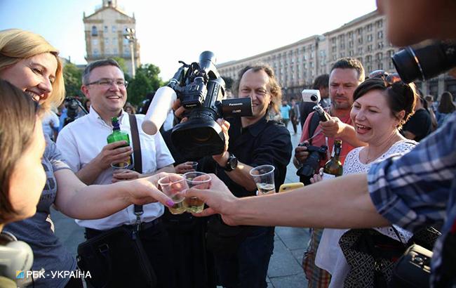 На Майдані святкують "воскресіння" Бабченка