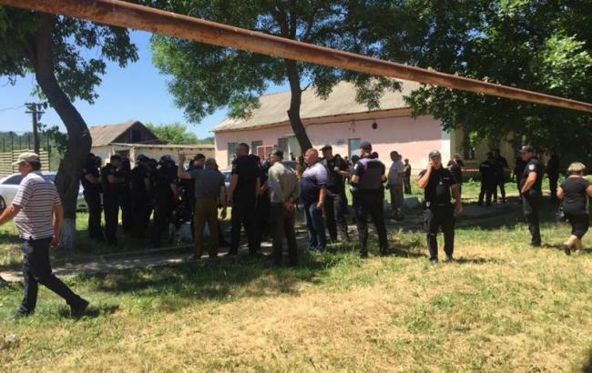 В Одесской области в столкновениях на избирательном участке пострадали 13 полицейских