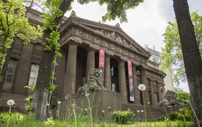 Сам собі екскурсовод: прогулянка по вулиці Грушевського в Києві