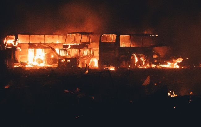 Рятувальники показали наслідки нічної атаки на Київ (фото)