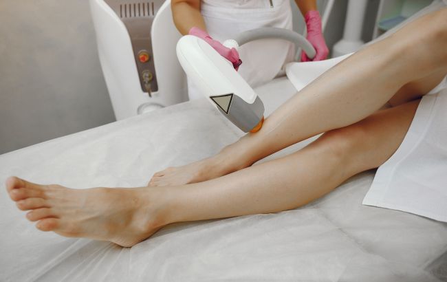 Лазерна епіляція, гоління і воскові смужки: лікарі назвали переваги і недоліки кожного методу
