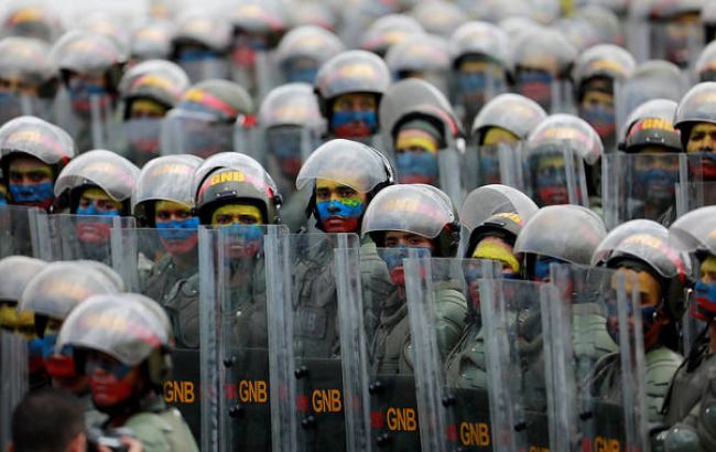 Венесуельська влада проводить військові навчання для захисту від можливого нападу США