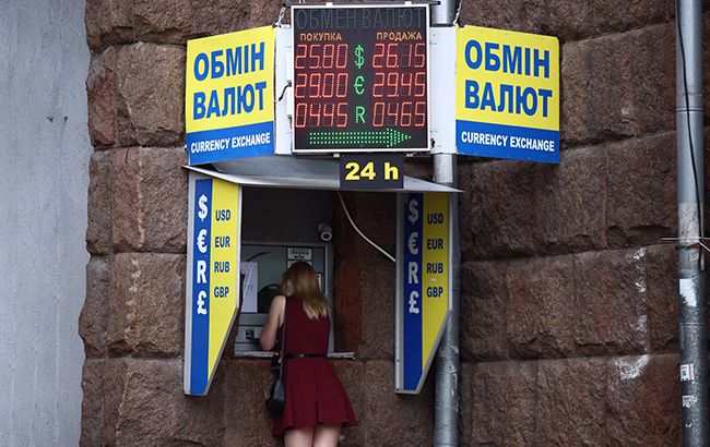 Доллар и евро растут на наличном рынке