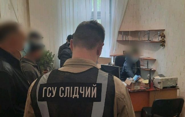 Полиция ликвидировала канал поставки контрафактного алкоголя и табака из ОРДЛО