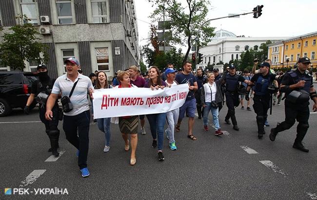 В центре Киева восстановили движение транспорта